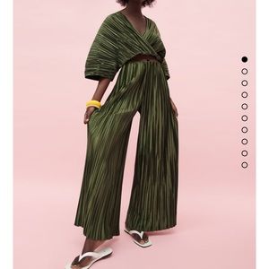 Pleated wide leg pants